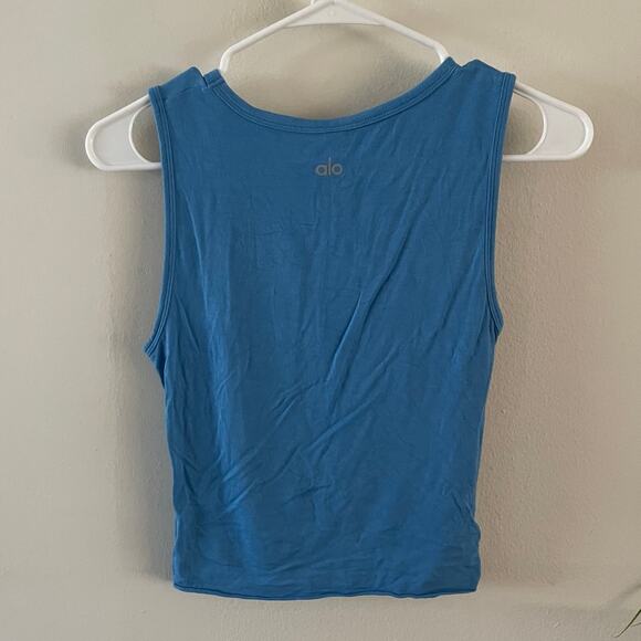 Alo Yoga Cover Tank Womens XS Blue Cropped Twist Front Stretch Soft Sleeveless - Picture 2 of 7